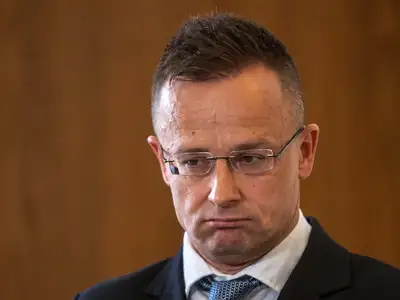 Szijjártó körül szorul a hurok: Beidézték
