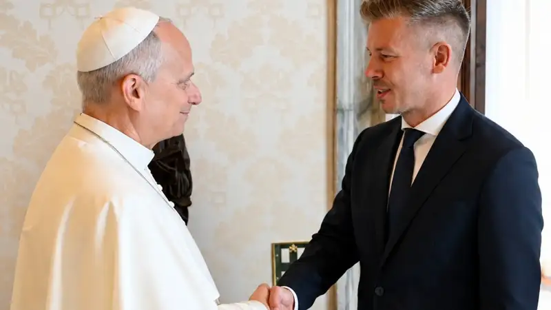 Hihetetlen mit írnak Magyar Péterről a nemzetközi sajtóban a Pápa-látogatás után
