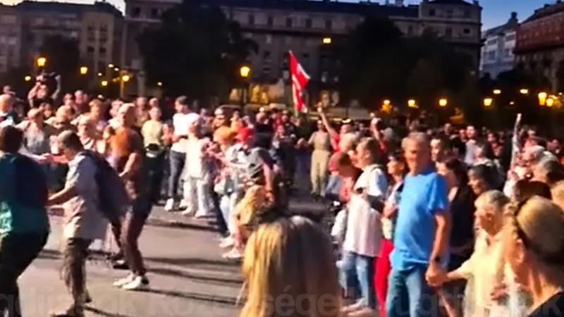 Megvadult a tömeg a tüntetés után, éjszakába nyúló ramazuri lett