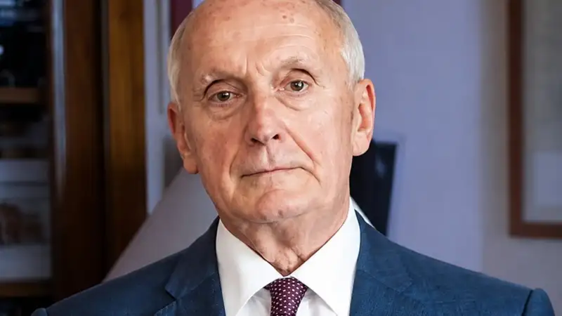 Erre nincs magyarázat: Baka András menesztette a magas rangú vezetőt