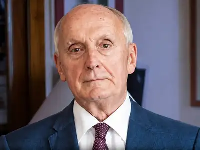 Erre nincs magyarázat: Baka András menesztette a magas rangú vezetőt