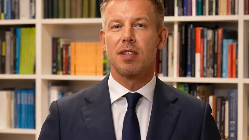 Magyar Péter bejelentette: Megvonják a milliós juttatásokat a Fidesz bábjaitól