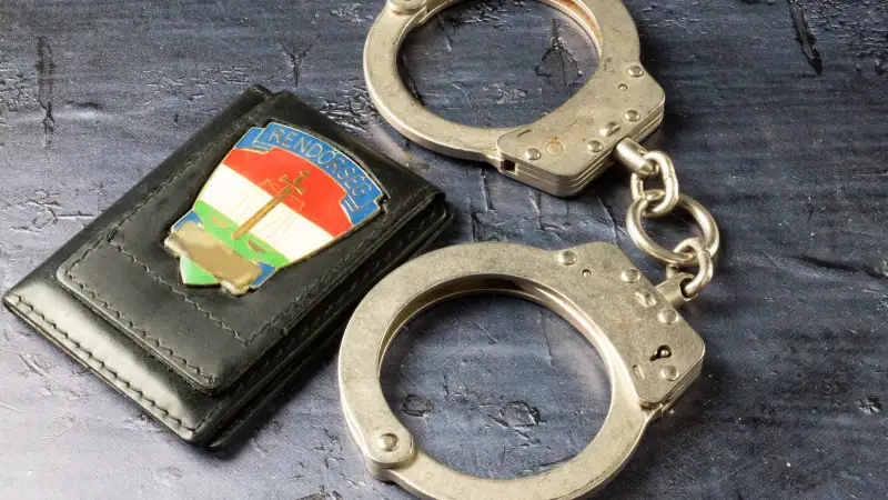 Három fideszes politikust is előállítottak az ügyészség nagyszabású akciójában