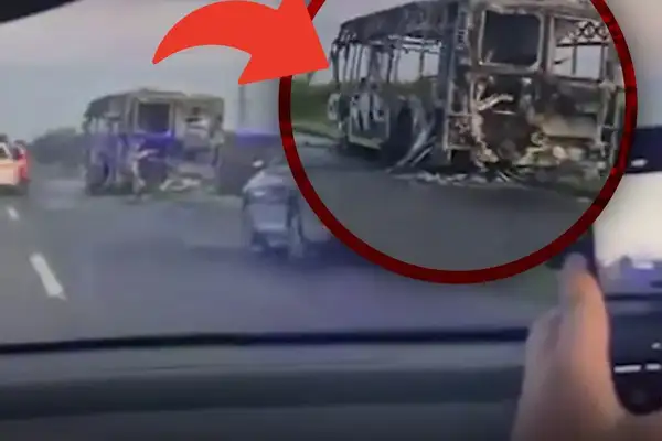 Rohantak a tűzoltók: menet közben gyulladt ki egy menetrend szerinti busz