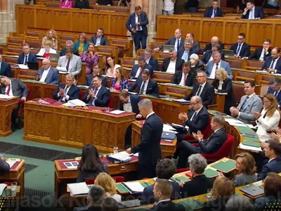 Botrány a Parlamentben: Magyar Péter váratlan dolgot tett, az ellenzék kiborult
