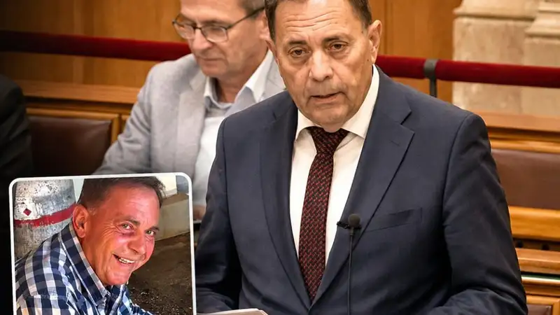 Pócs János extrémsunyi dolgot tett a parlamentben, de egy kamera véletlenül felvette az egészet