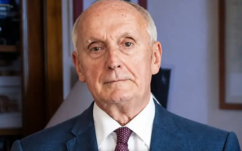 Erre nincs magyarázat: Baka András menesztette a magas rangú vezetőt