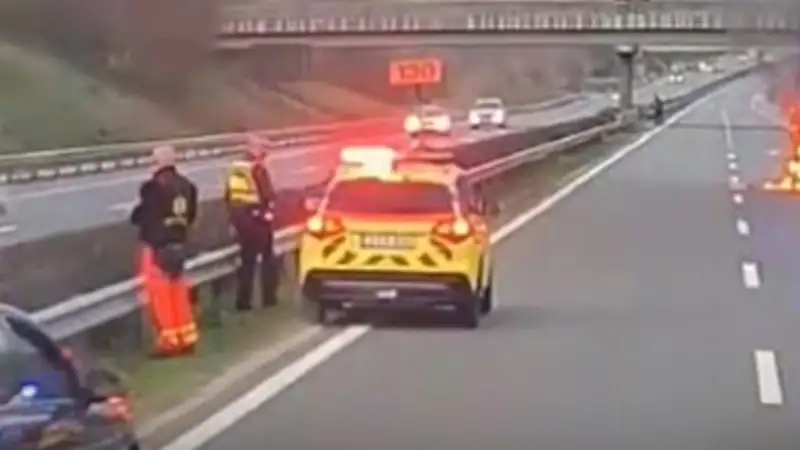 Rohantak a mentők és a tűzoltók: nyolc autó rohant egymásba az M7-esen