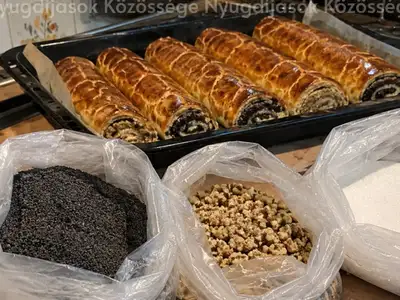 Kiderült mennyi lesz a dió, mák és a cukor ára az ünnepekre!