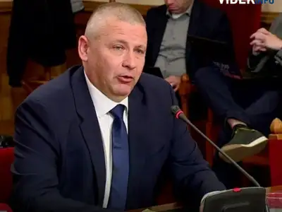 Ruszin-Szendi Romulusz elkezdte a munkát: Nem hiszed el mi az első döntése!