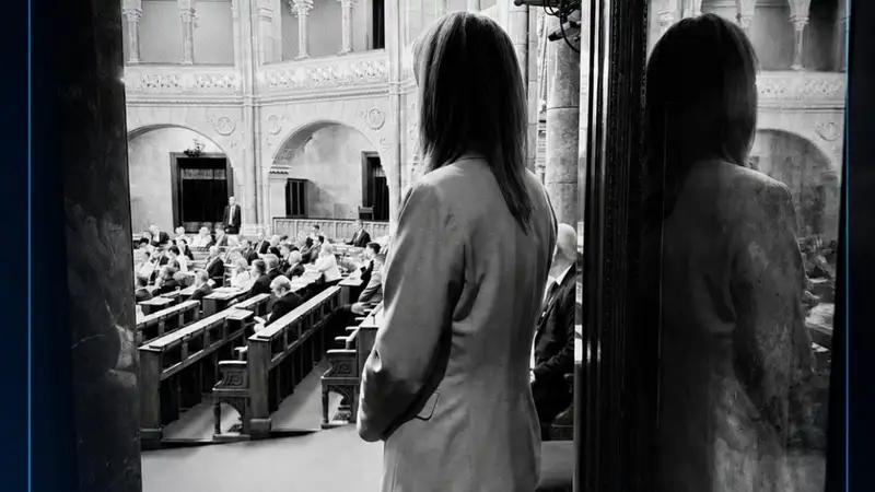 Forsthoffer Ágnesegy fekete-fehér képpel jelentette be, ilyenre még nem volt példa