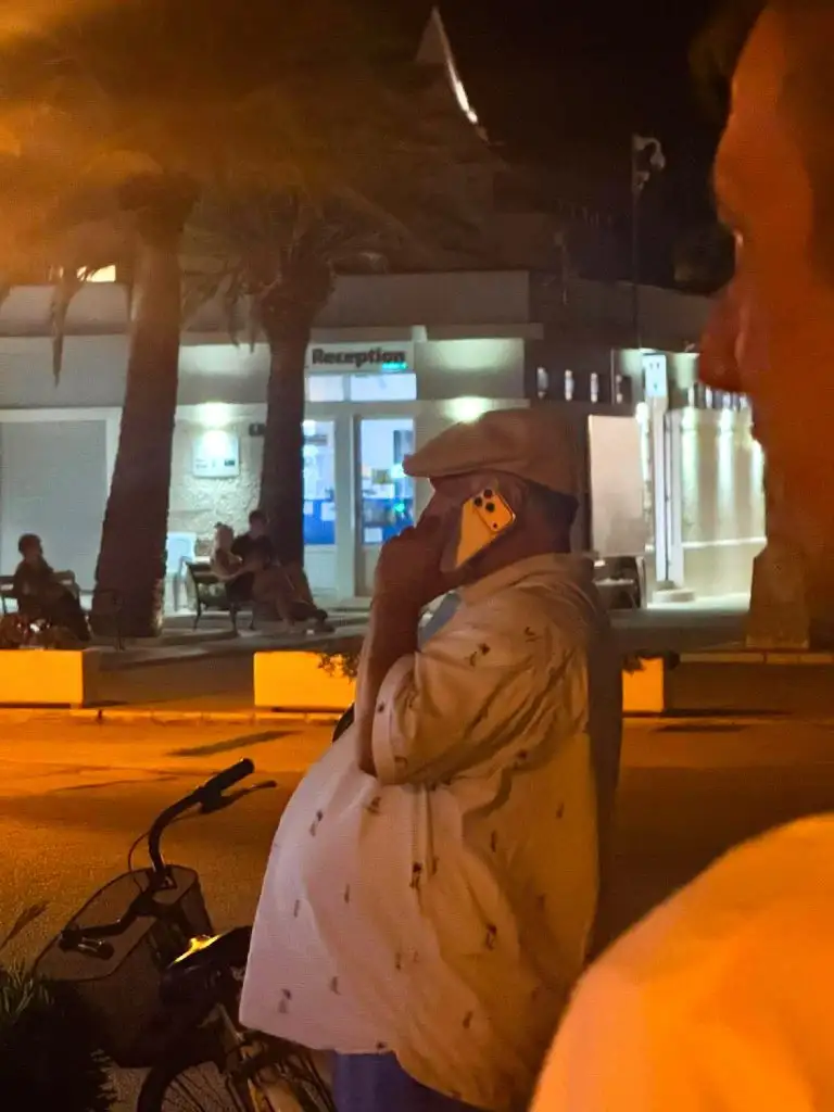 Videó buktatta le Orbán Viktort: Gumicsónakkal menekült