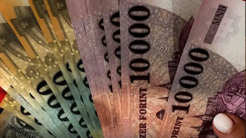 Jövő hétfőn jöhet a pénz: augusztus 24-én több támogatást is jóváírnak a családoknak
