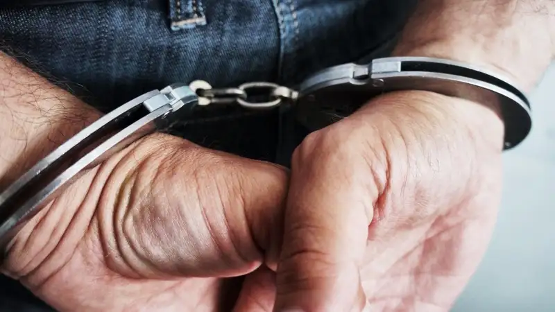 Rács mögött marad a volt fideszes polgármester, 102 milliós ügyet vizsgálnak