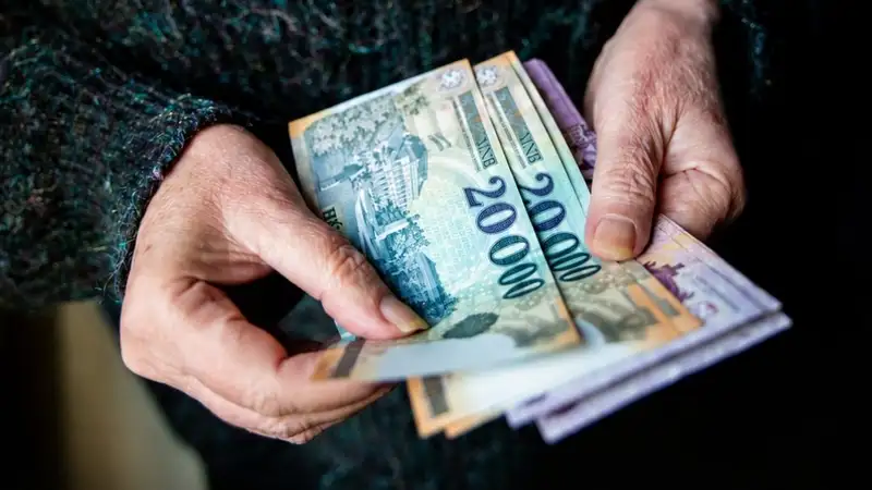 Fontos hír a nyugdíjasoknak a 13. és 14. havi nyugdíjról, és ősszel újabb pluszpénz is jöhet