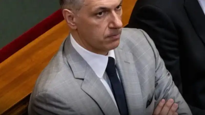 Dagad a botrány! Súlyos részletek derültek ki Lázár Jánosék 286 milliárdos ügyében