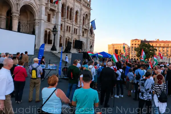 Váratlan esemény történt a mai Magyar Péter elleni tüntetésen, elszabadult