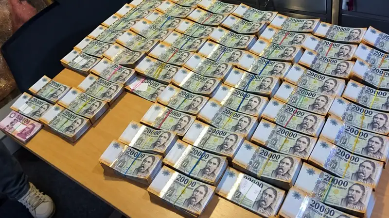 Elképesztő vagyonelkobzások: Sorra veszik zár alá a politikusok vagyonát.
