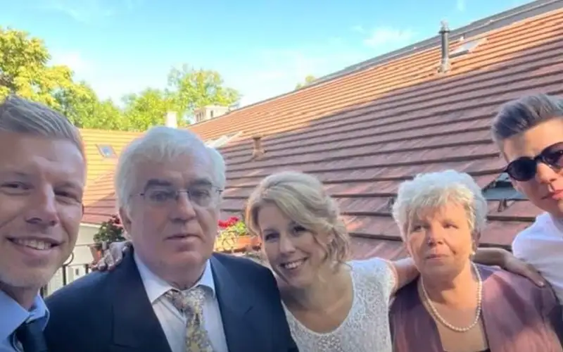 Magyar Péter megmutatta a családját: kiderült, kik a szülei és mivel foglalkoznak a testvérei