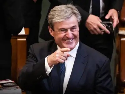 Te tudod, ki Kapitány István felesége? Ritkán látott közös fotó terjed a miniszterről és titokzatos párjáról
