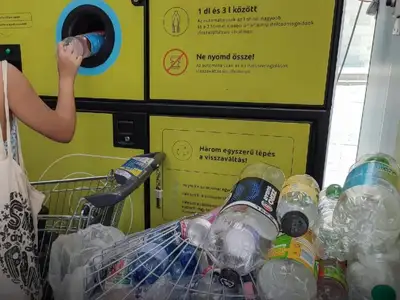 Túl ügyesen váltják vissza a magyarok a palackokat, veszteséges lett a MOHU