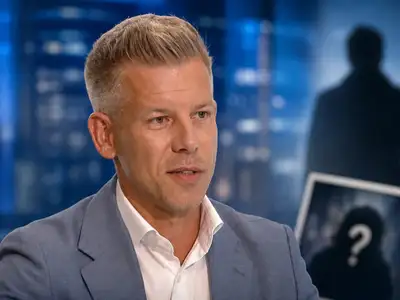 Nem hiszed el kivel fotózták le Magyar Pétert, azonnal felrobbant az internet