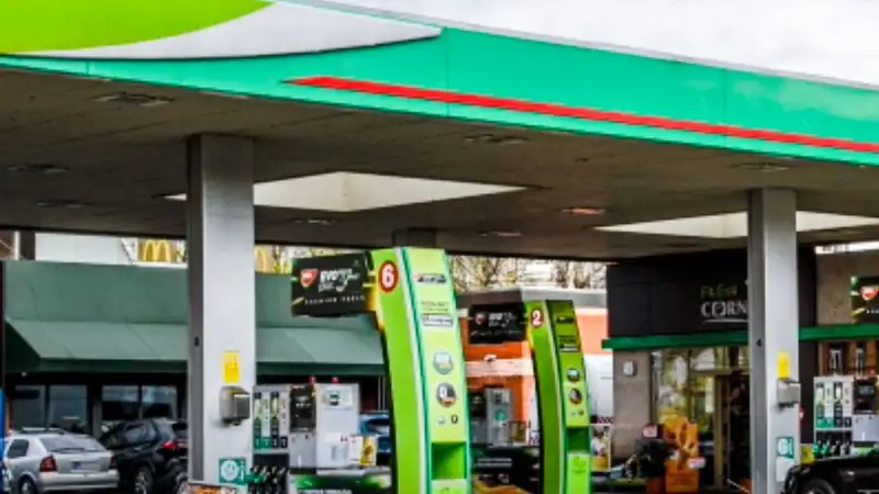 Brutális árzuhanást jelentett be a MOL: holnaptól brutálisan csökken az üzemanyagok ára