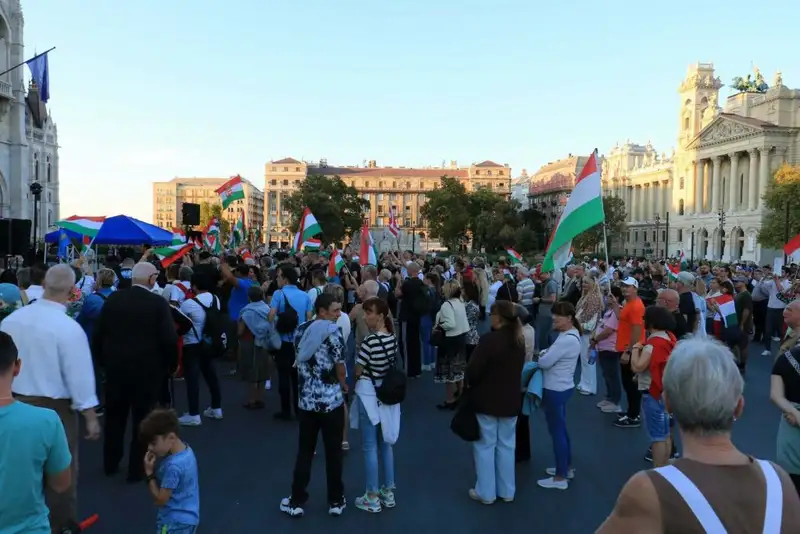 Váratlan esemény történt a mai Magyar Péter elleni tüntetésen, elszabadult