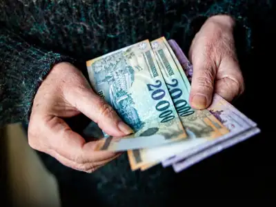 Fontos hír a nyugdíjasoknak a 13. és 14. havi nyugdíjról, és ősszel újabb pluszpénz is jöhet
