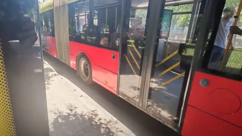 Rázárta a buszsofőr a 77 éves idős hölgyre az ajtót, majd továbbindult
