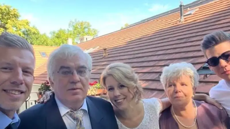 Magyar Péter megmutatta a családját: kiderült, kik a szülei és mivel foglalkoznak a testvérei